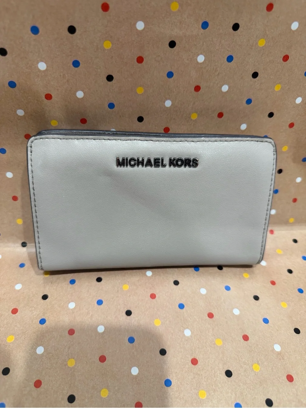 MICHAEL KORS Light Cream Leather Zip Wallet with Silver Logo
